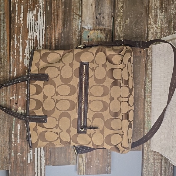 😃Coach Large Brown Signature Foldover Tote Bag With 2 Coach Charms - Picture 2 of 11